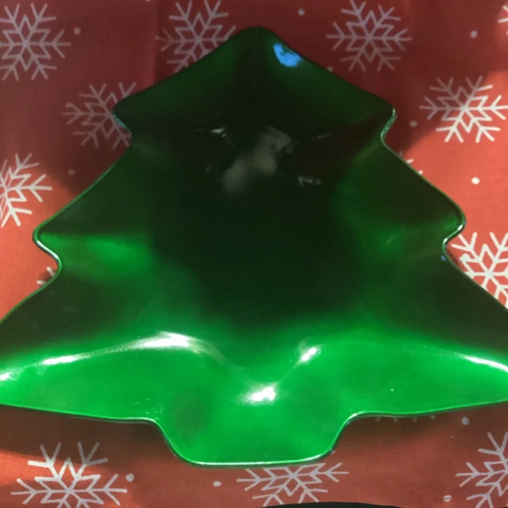 Sleigh Bell Bistro Set of 4 Serving Plates in Green - tree shape